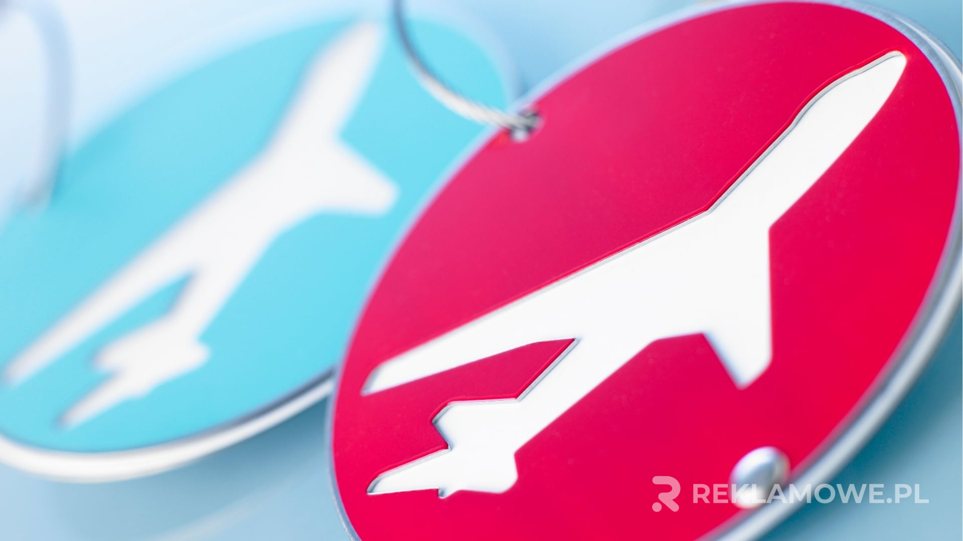 Zintegrowana zawieszka reklamowa na tle mediów społecznościowych