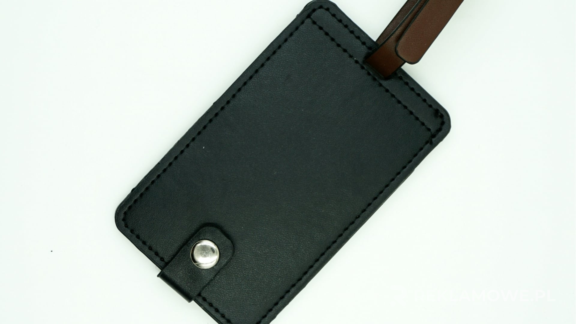 Zawieszki reklamowe i dokumenty z zasłoną na danych osobowych